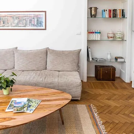 Delightful Rina Apartment